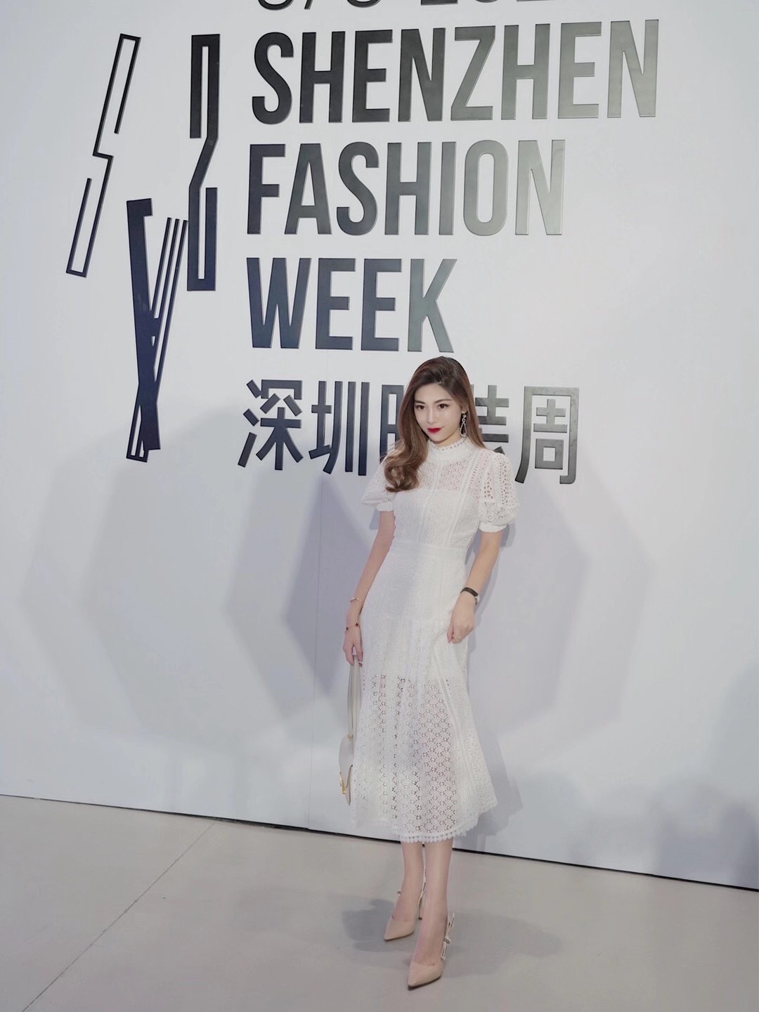 代购现货Selfportrait2022 新款白色性感露背刺绣圆领中长连衣裙