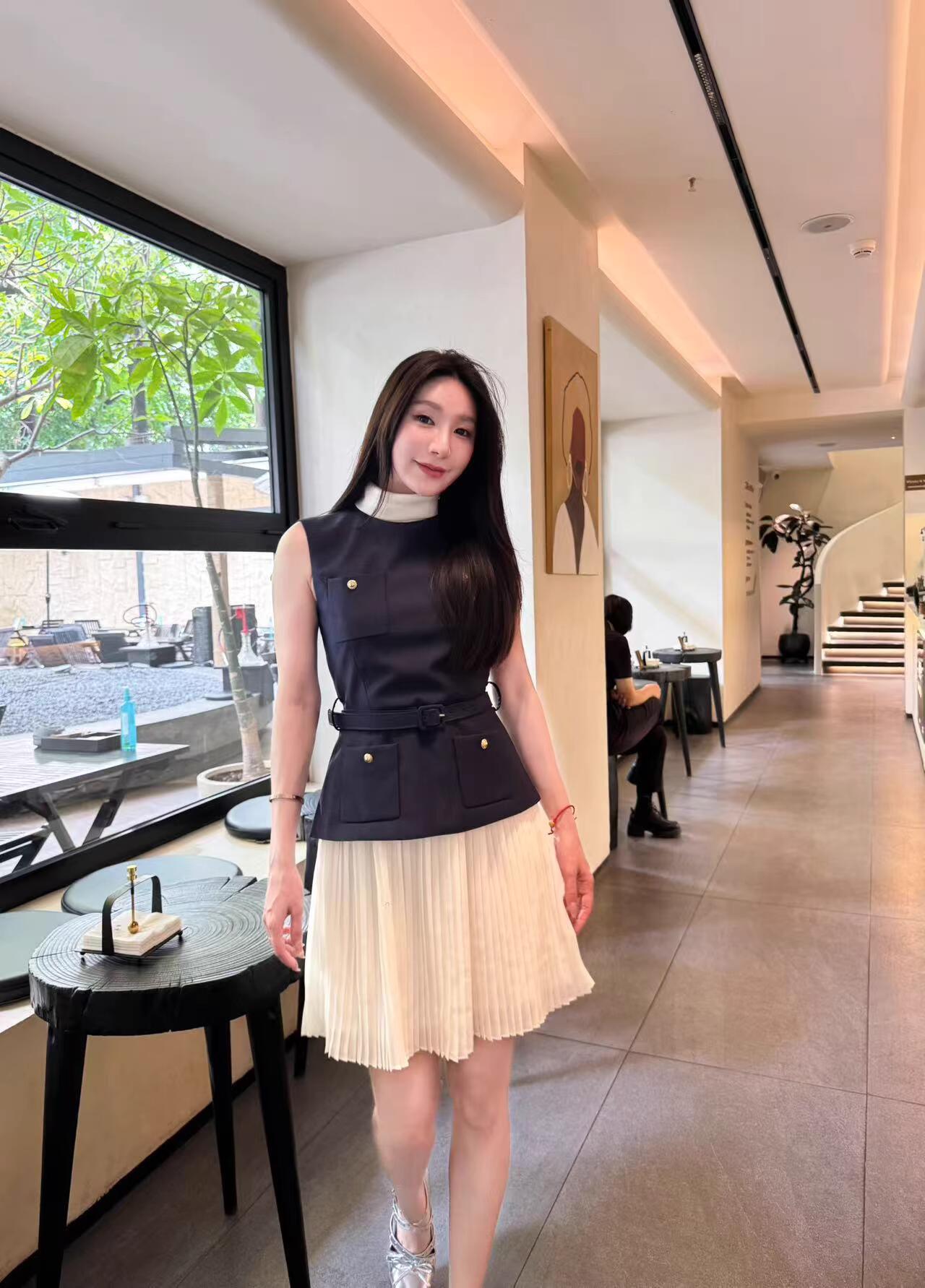 现货self portrait 2025早秋新款蓝撞白缎面小香风假两件无袖连衣