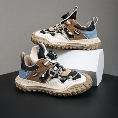 男童时尚防水皮面纽扣防滑跑步鞋