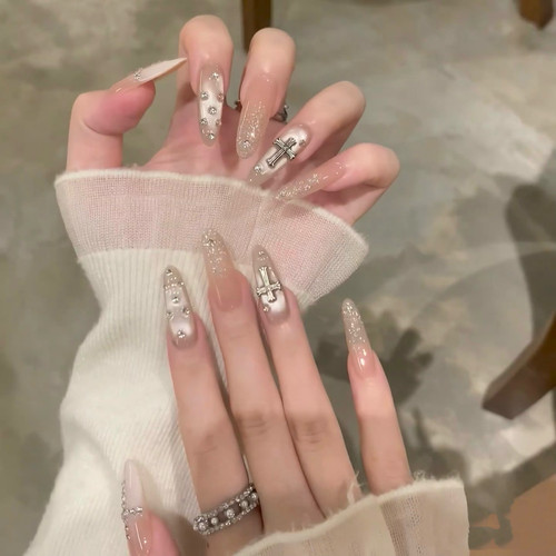 秋冬爆闪克罗心精致假指甲