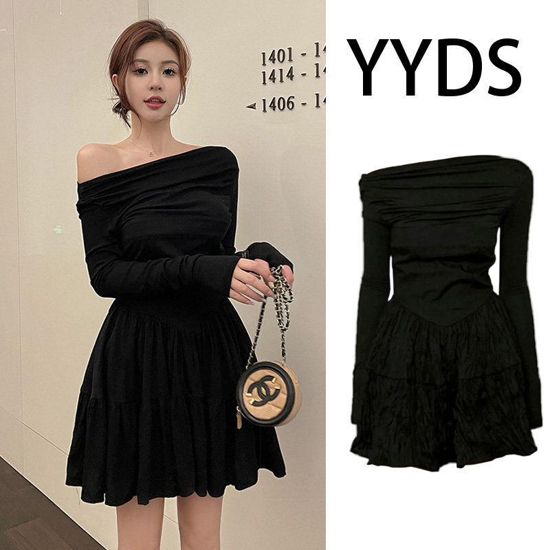 朴彩英黑色露肩辣妹连衣裙设计感小众别致高级感显瘦小黑裙子女春