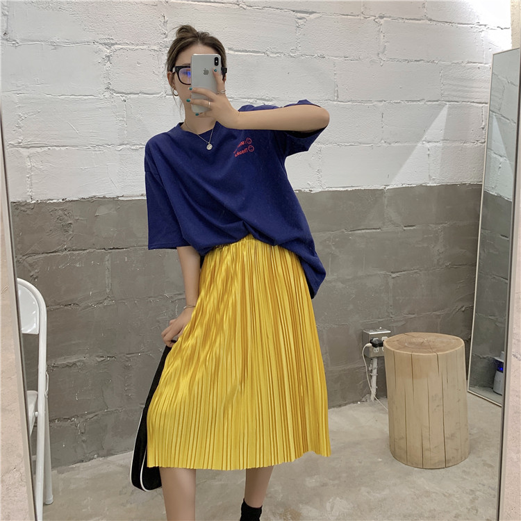 Real price open back Short Sleeve T + fashionable pleated slit skirt