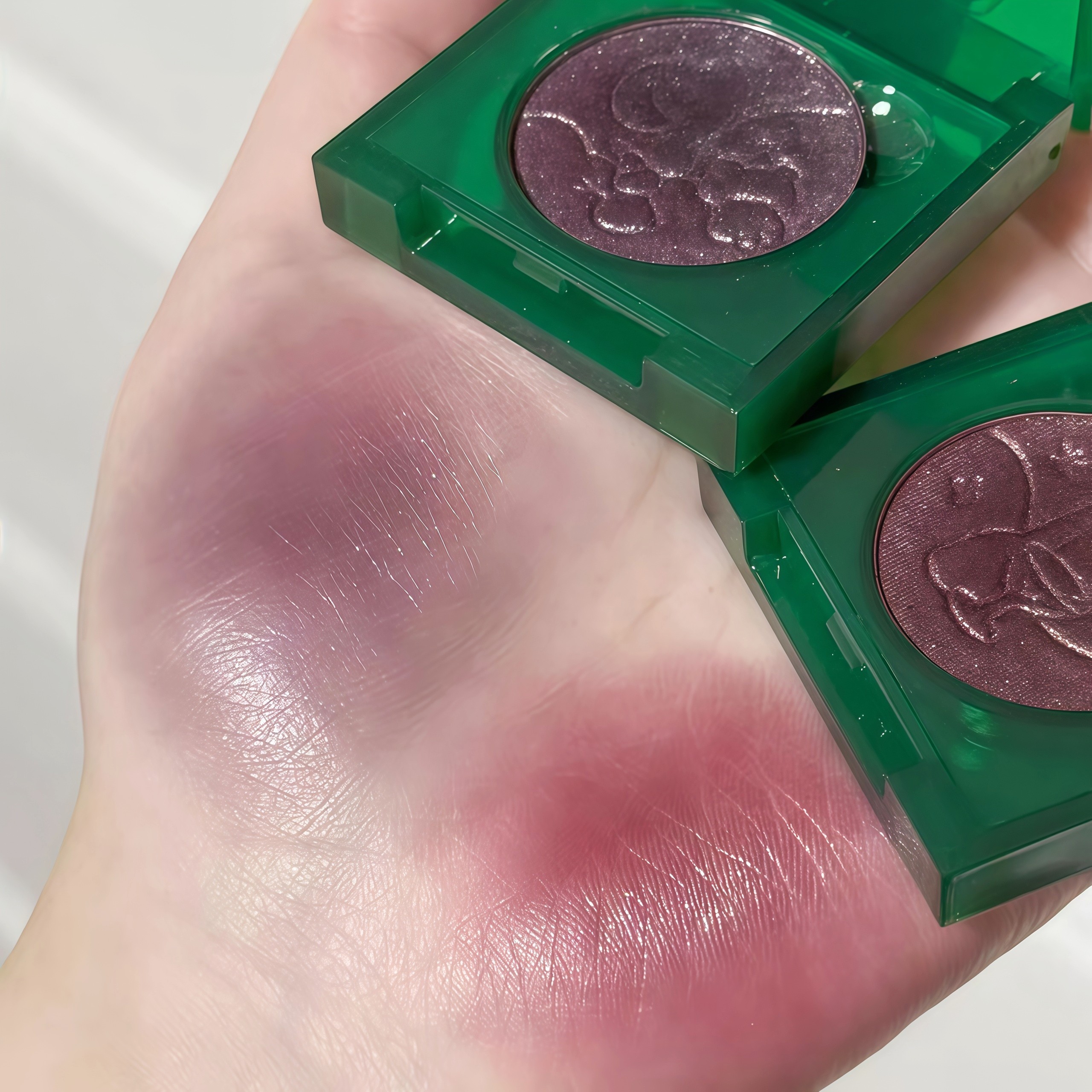 灰调的山野玫瑰！荔萌圣诞限定单色眼影冷调亮闪碎钻紫色豆沙细闪