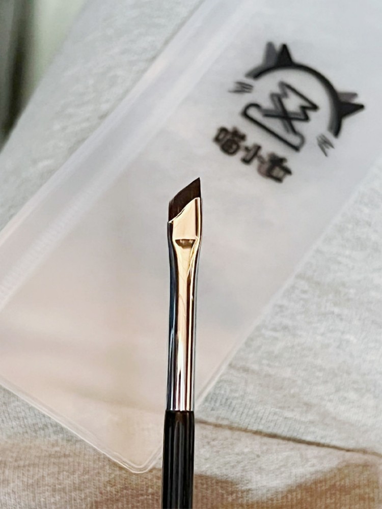 巨巨巨好用！斜角刀锋眼线刷图片