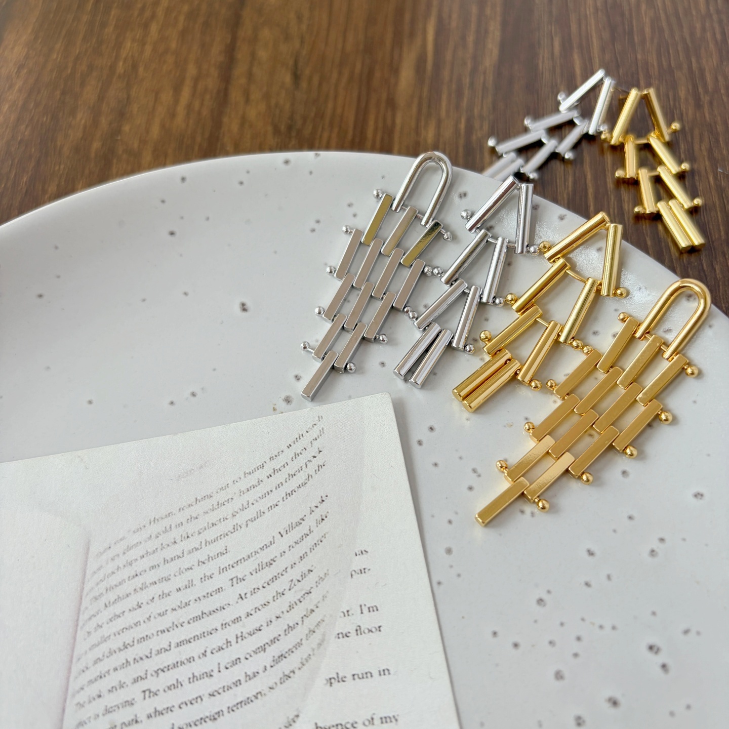 莫里里2025新款金属几何折叠耳钉