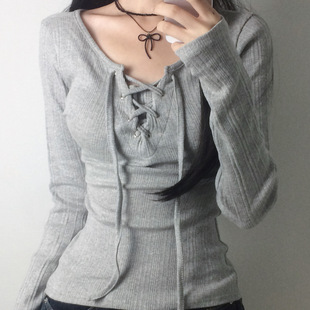 欧美纯欲V领甜美修身鸡眼穿绳设计感T恤秋季新款纯色紧身长袖上衣