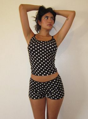 欧美甜辣风波点花边撞色露背修身吊带性感低腰提臀休闲短裤两件套