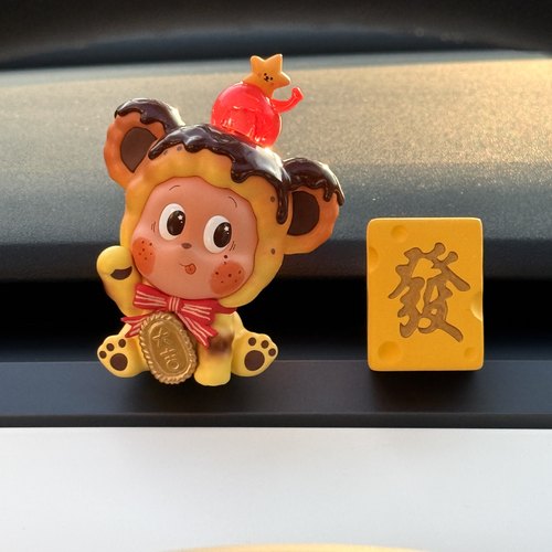 泡泡玛特星星人美味时刻汽车摆件