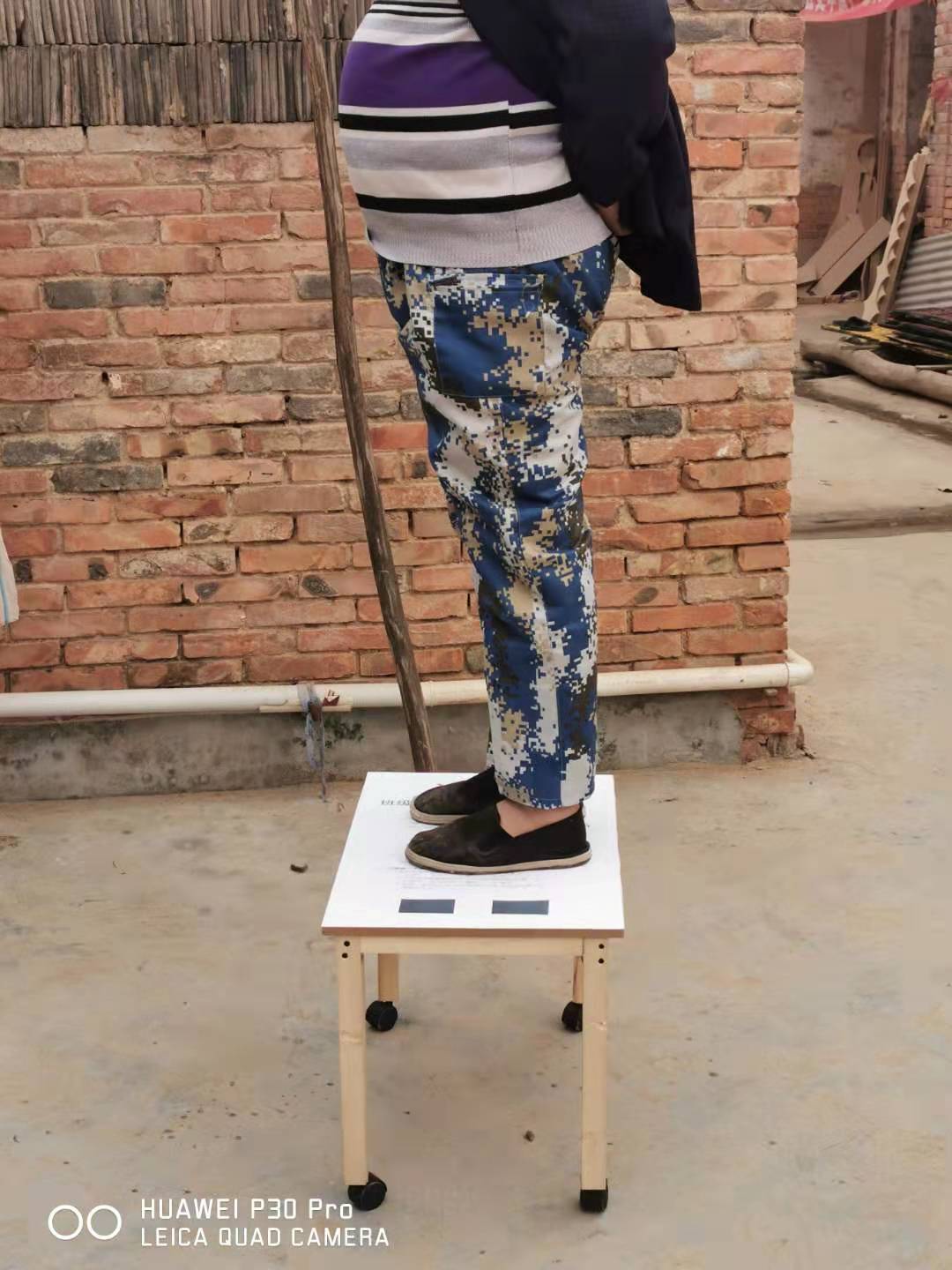 新品第四届荷花少年（第四场）《疯狂的试卷》舞蹈演出道具纯实木