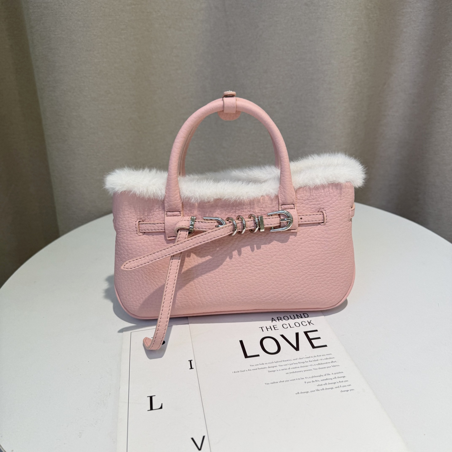 劳拉时黛小众时尚荔枝纹毛毛手提包2025新款百搭质感皮带扣斜挎包