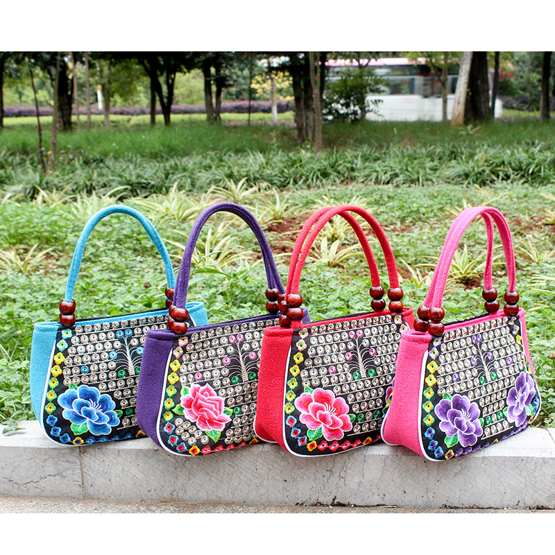 厂家直销新款民族风绣花包铜钱花小提包云南刺绣手提包特色苗绣包