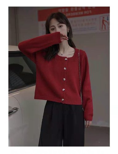 2025早春新款软糯设计感小众短款上衣春秋针织开衫外套方领毛衣女