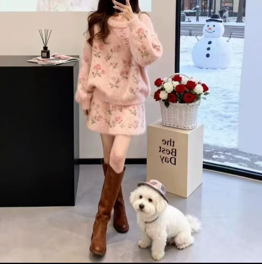 冬装穿搭一整套2026超火漂亮氛围感粉色针织衫仿貂毛衣裙子两件套