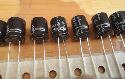 日本 尼吉康 16V220UF VP-BP 无极发烧电容 10*12 85度