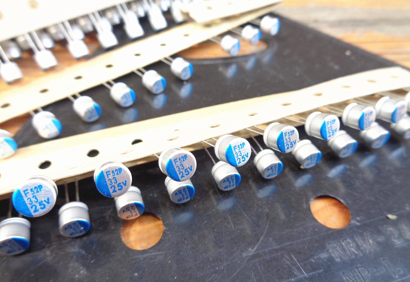 33UF 25V 日本化工 25V33UF 固态电容 PSF 低ESR长寿命 6X5 105度