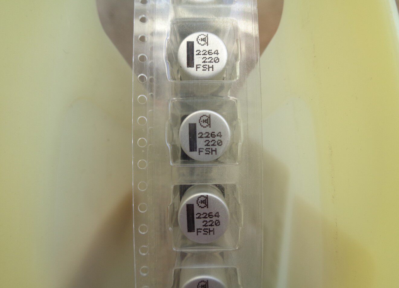 220UF 35V 德国FROLYT 音频贴片电容ERSH 35V220UF ROE同门 10X12