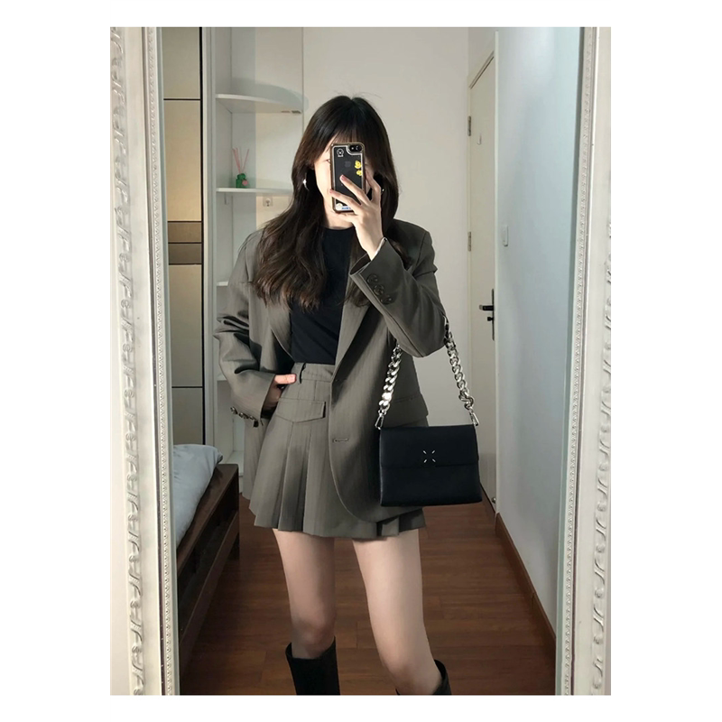 Rouje Mosmos Petite Striped Suit Set for Women, Autumn Casual Pleated Short Skirt, Workplace Outfit Two-Piece Set