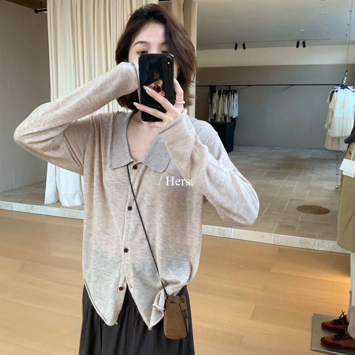 Hers-早秋上新简约日常雅痞慵懒调性淡人感V领polo针织开衫66798