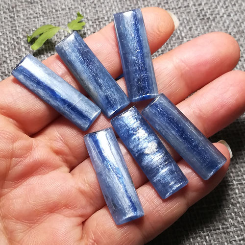 晴天石头铺天然蓝晶石无孔长方形无事牌裸石约10*30mm一图一物