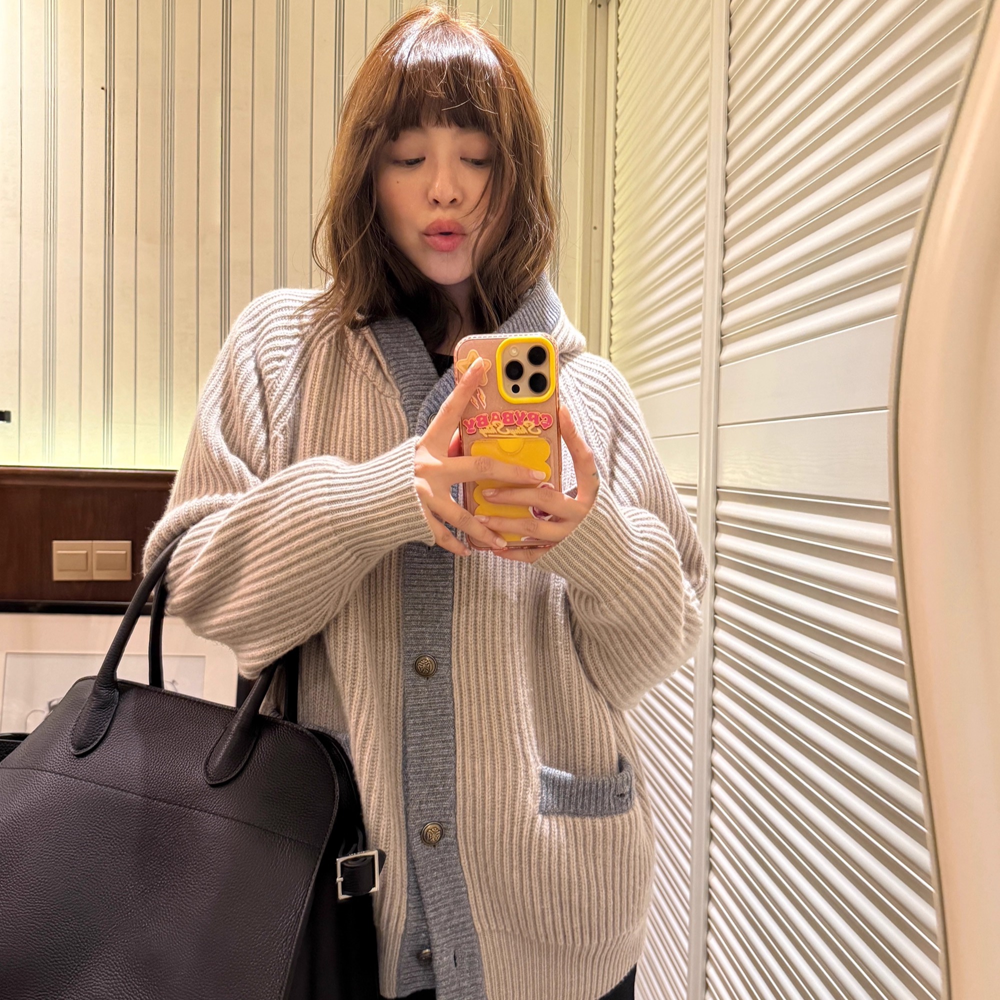 灰色拼色慵懒风连帽毛衣外套女