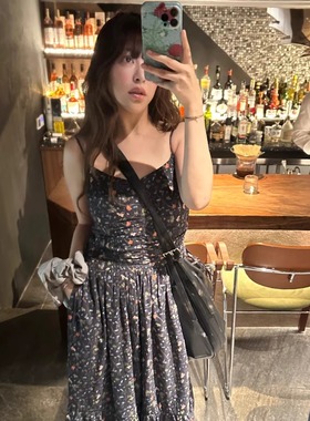 3ts夏季碎花吊带裙设计感V领雪纺长裙修身显瘦连衣裙收腰长款裙子