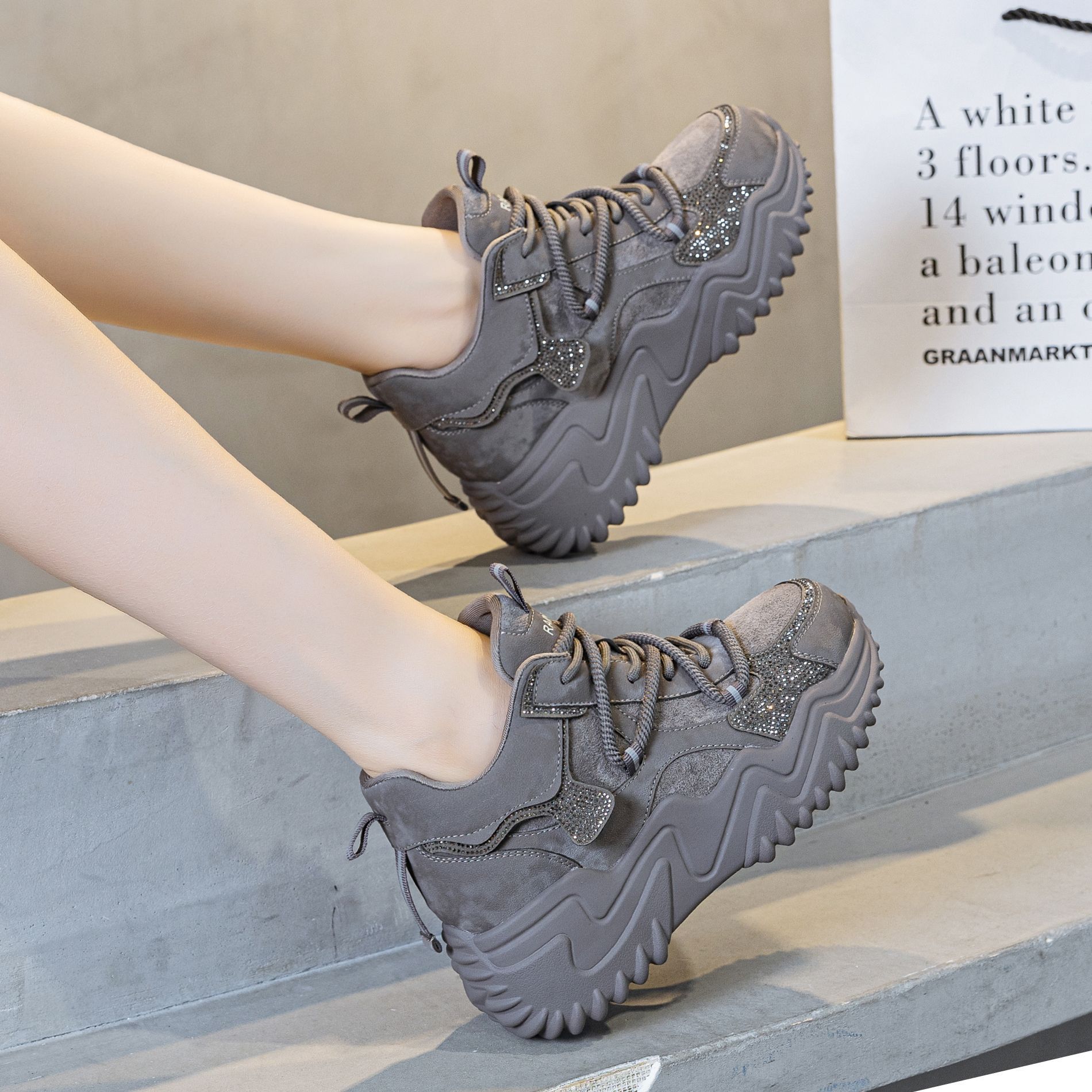 真皮秋季软底不累脚运动休闲鞋