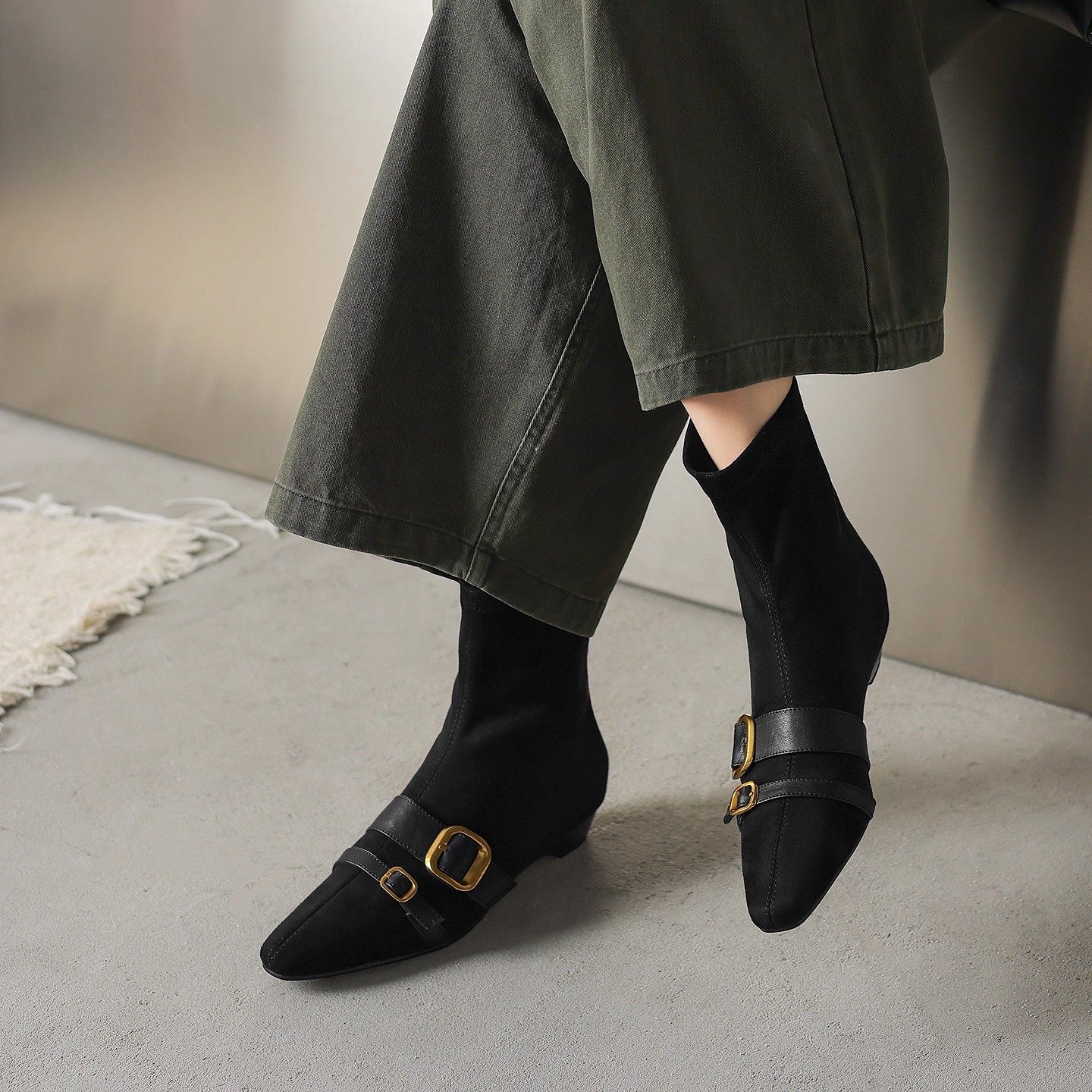 学院风绒面后拉链高跟马丁靴女