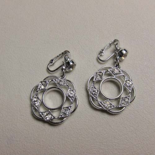 【Sarah Cov 中古款】晶钻镂空花环垂坠耳夹~Jessie的维琴察 中古