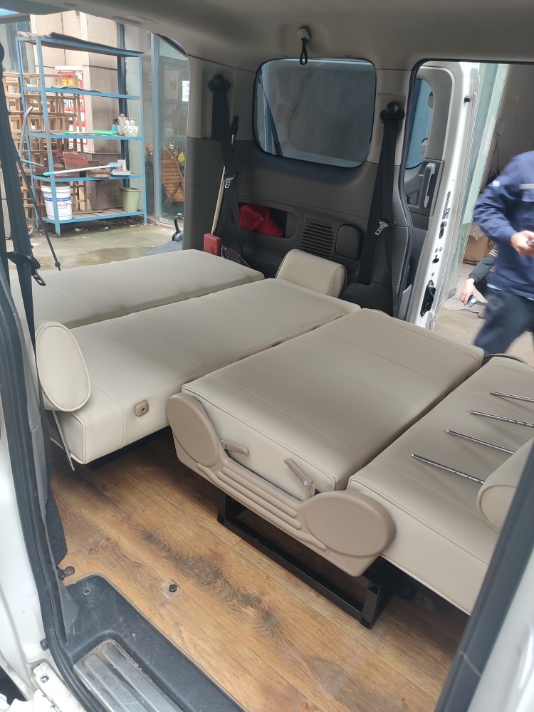 七座车改装面包车改床车