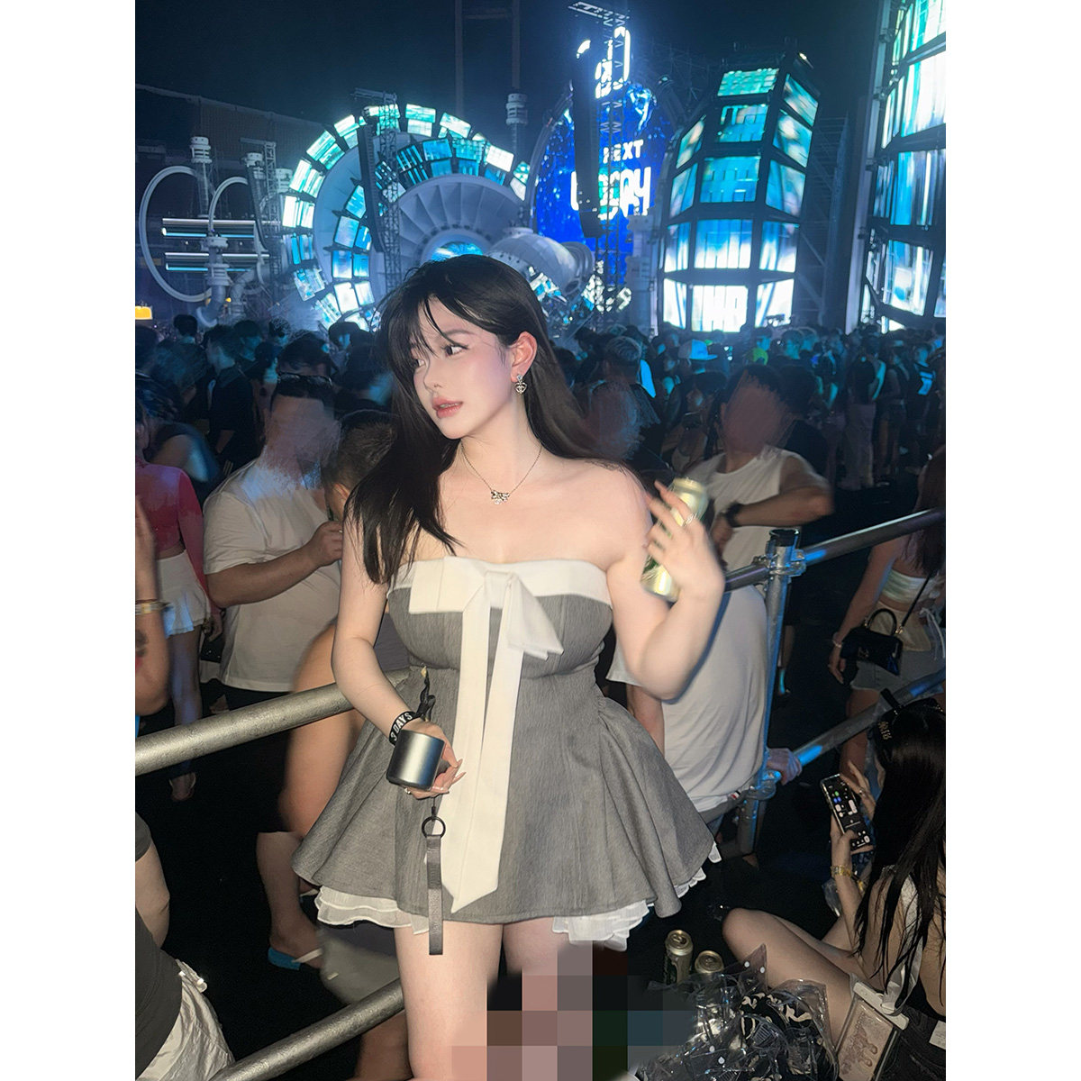 甜美A字型涤纶纯色抹胸