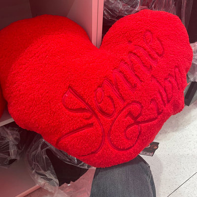 名创优品JennieRuby系列爱心枕