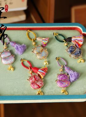 DIKAS 中式宋锦招财猫钥匙扣包挂手工挂件新中式车挂双面布艺配饰