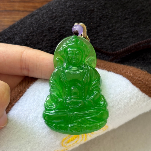 翡翠冰种阳绿色雕刻度母菩萨颈饰