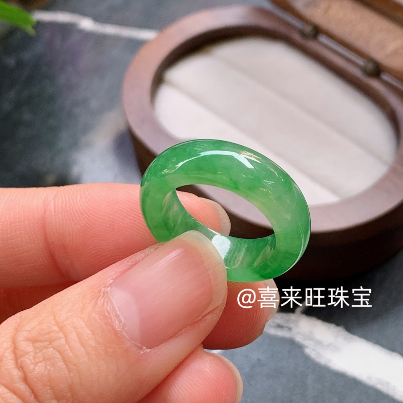 冰种阳绿辣绿菠菜绿玉石戒指指环