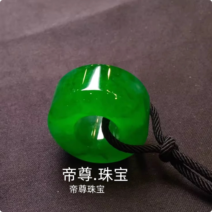 缅甸翡翠辣绿路路通吊坠冰种阳绿桶珠男女款转运珠玉石锁骨坠颈饰