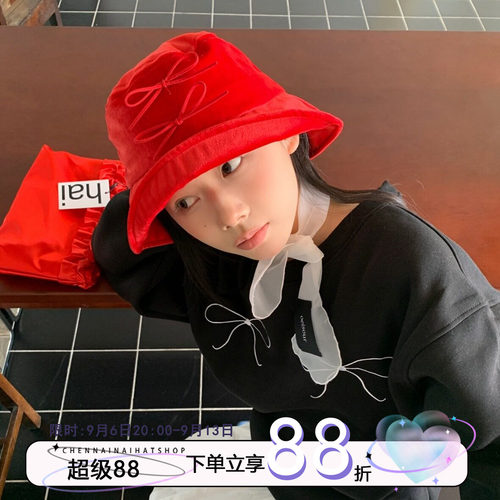 红色丝绒蝴蝶节渔夫帽女
