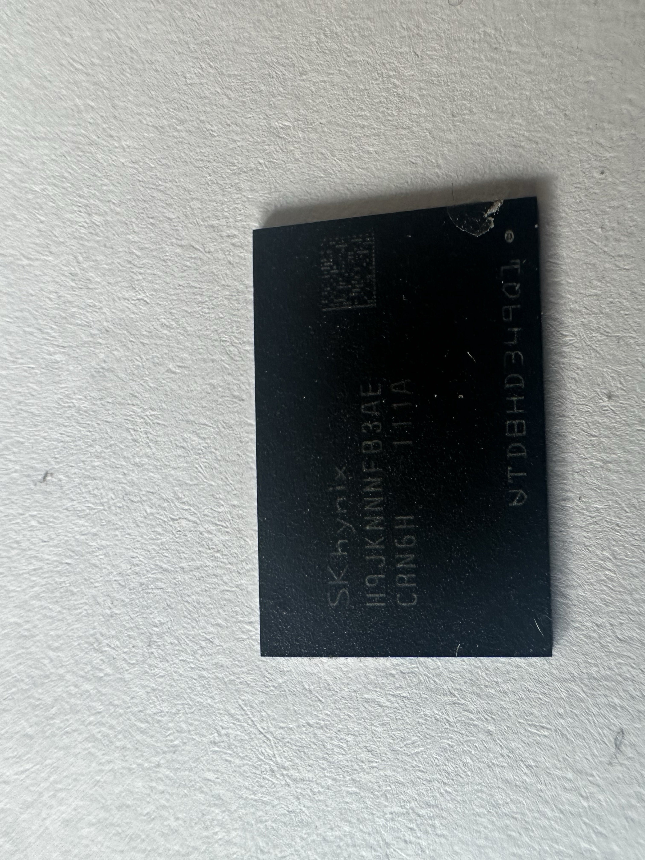 LPDDR5H9JKNNNFB3AECRN6Hskhynix496 8+枭龙888,870上盖运行内存