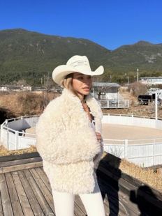 进口皮毛一体皮草外套 托卡卷毛 本色白