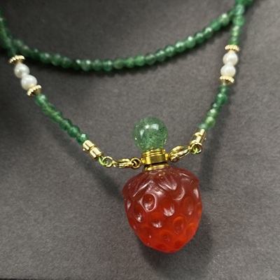 红色猫眼石草莓精油瓶吊坠香水瓶可装胎毛朱砂送女友闺蜜生日礼物