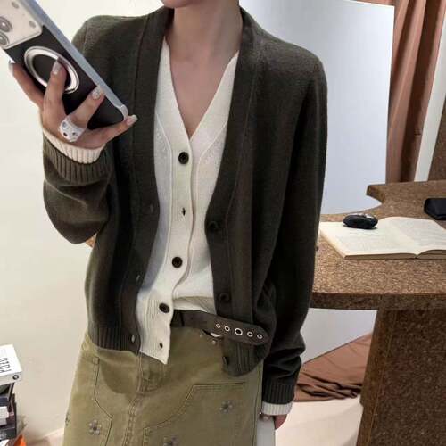 羊毛衫100老钱风假两件V领针织开衫女秋冬百搭洋气简约毛衣外套