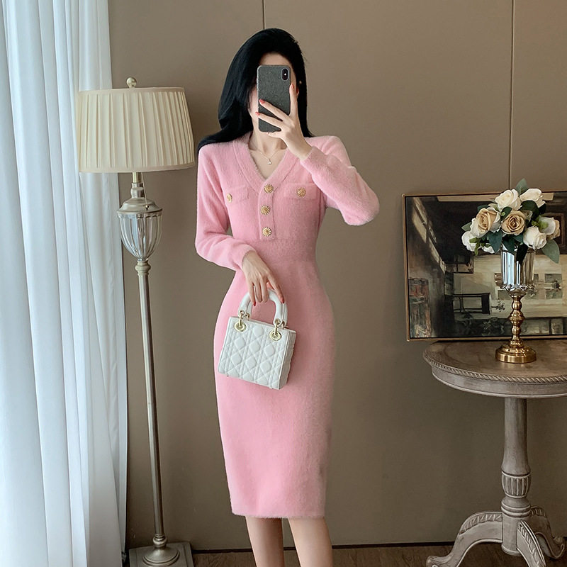 法式小香风针织连衣裙女秋冬季新款长袖气质高级感粉色V领毛衣裙