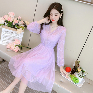 TR49381# 法式v领蕾丝连衣裙春新款潮收腰显瘦气质仙女长  服装批发女装批发服饰货源