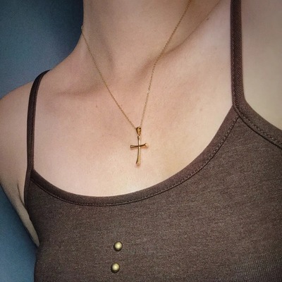 DosPuntos金色钛钢十字架项链