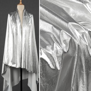 时尚科技潮流 水洗绉亮银色皮料 丝滑轻薄金属光泽褶皱纹理布料