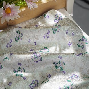 银白色底紫花 禅莲纹织锦缎提花面料 国潮仿宋锦丝绸汉服外套布料