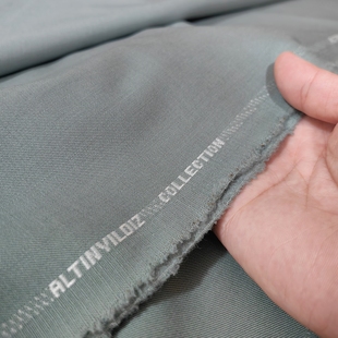 青色 意大利阿尔蒂尼维尔迪兹抗皱防蛀精纺47姆70羊毛30粘胶155宽