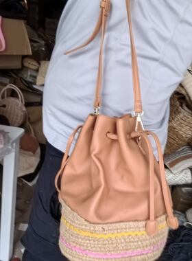 背囊棕收口女小众单肩斜挎女包旅行度假穿搭民族硬底精致ins彩包