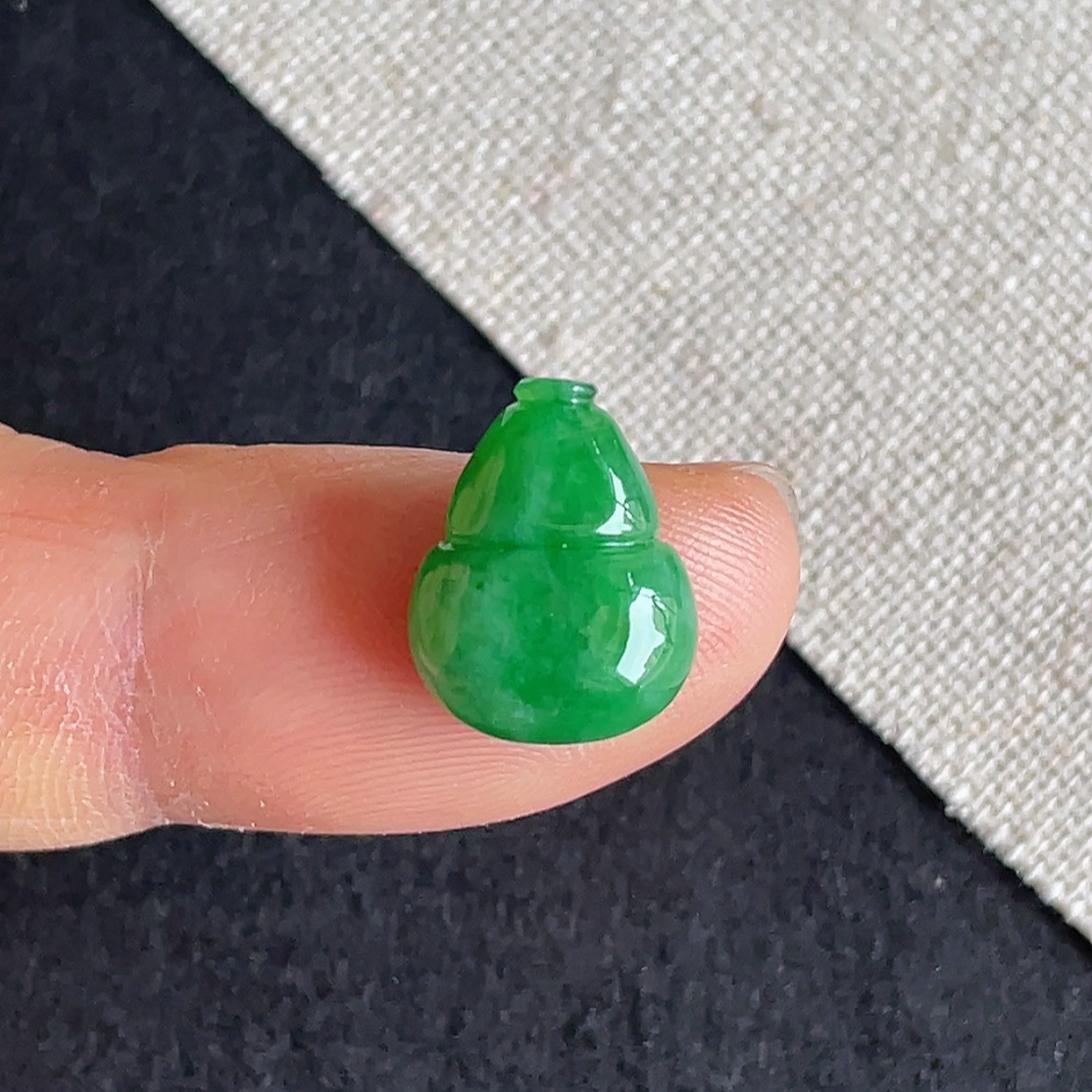 冰糯种阳绿葫芦戒面天然翡翠a货老坑裸石女款颈饰 附证书金晶