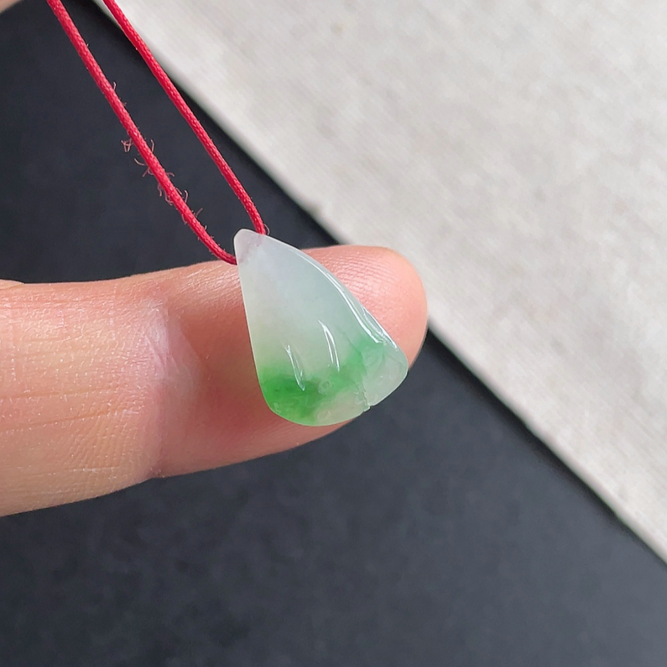 缅料翡翠冰种飘阳绿莲蓬戒面