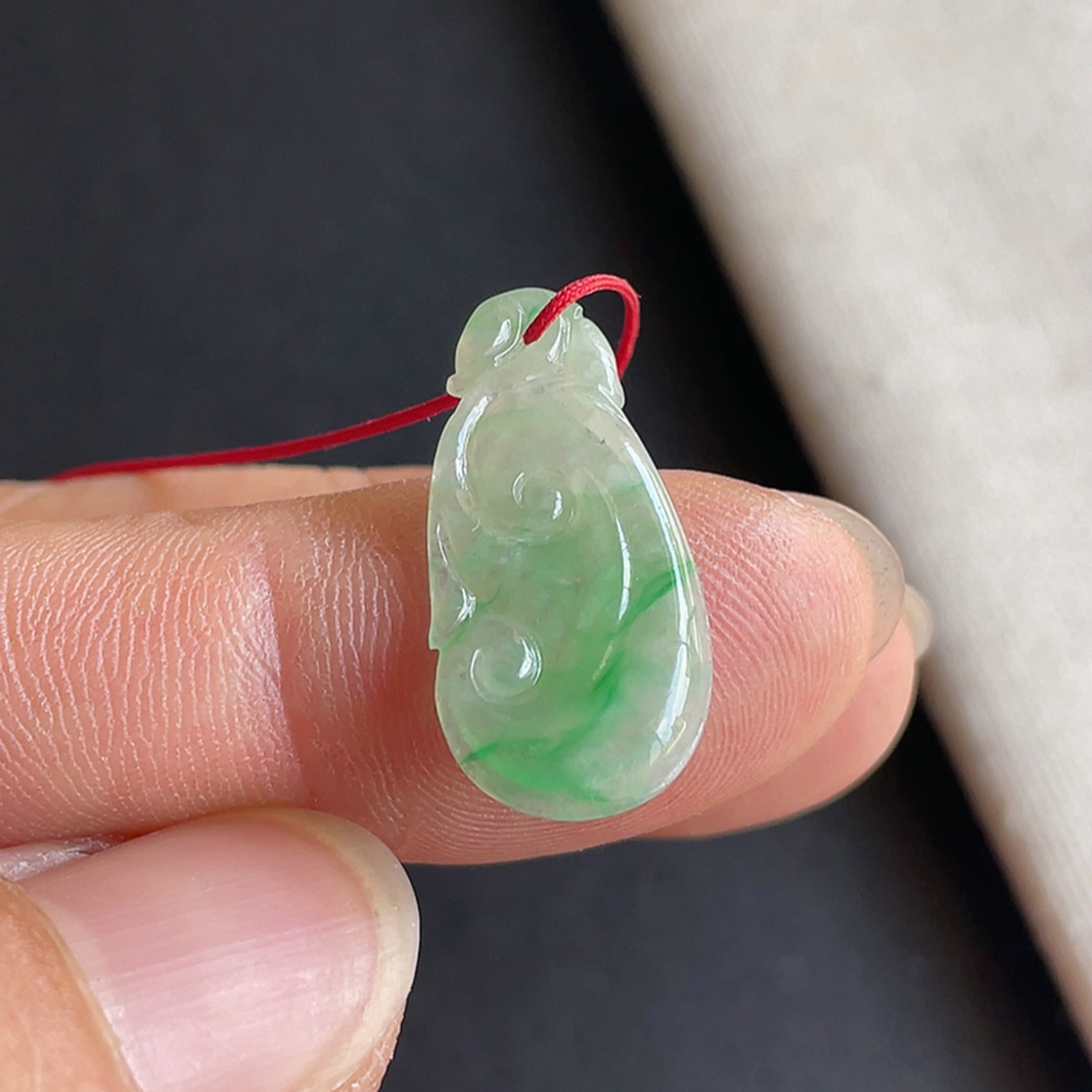 1010-1老坑飘阳绿如意吊坠天然玉石翡翠A货送证书-金晶翡翠
